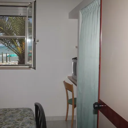 Ξενοδοχείο 2 Pini Rodi Garganico